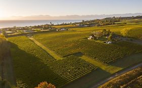 Kina Beach Vineyard Cottages